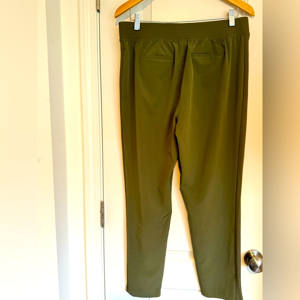 RBX Olive nylon pants. Great for warmer weather, golf size M. No rips or tears